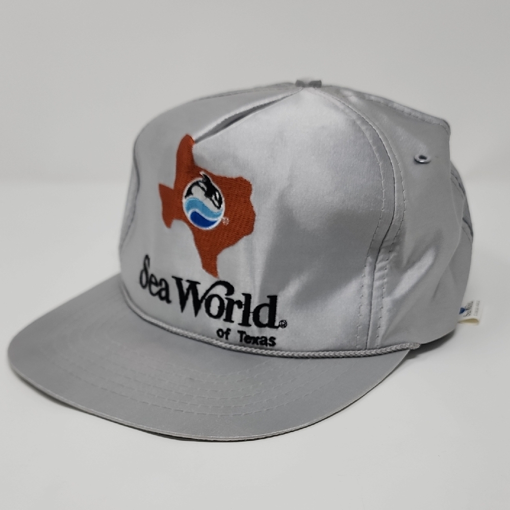 1988 Vintage Sea World of Texas Gray/Silver Adjustable Flatbill Cap